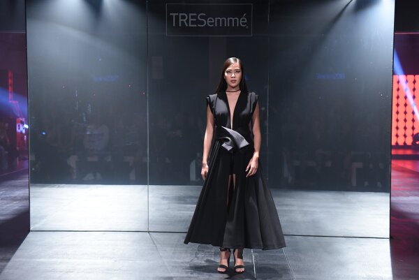 Ivarluski Aseron brings his City Sleek vision to life with striking black pieces.