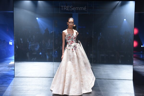 Mark Bumgarner interprets modern elegance in red and nude softly structured ensembles with his signature feminine touch.