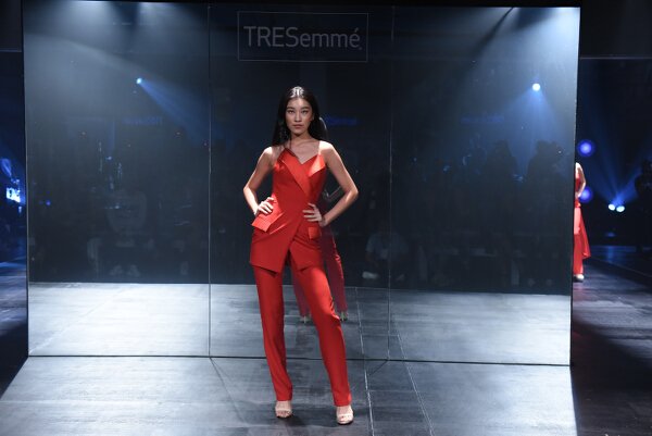 Mark Bumgarner interprets modern elegance in red and nude softly structured ensembles with his signature feminine touch.